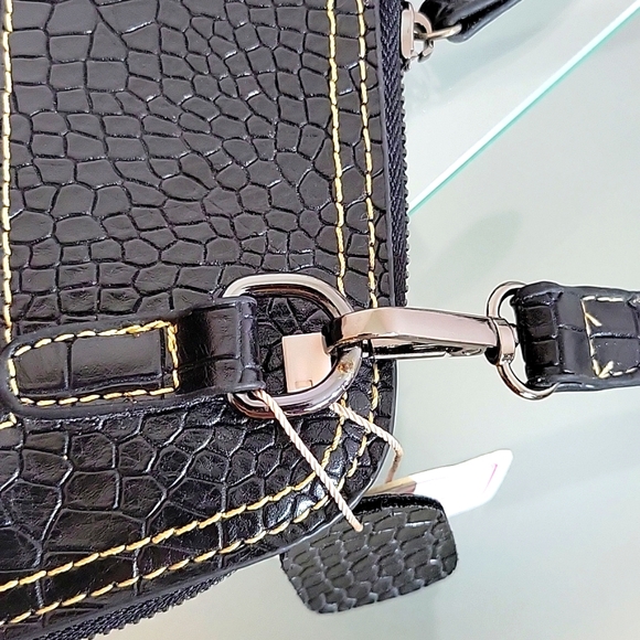 Mellow World To Go Go Crossbody Purse NWT - Picture 9 of 10